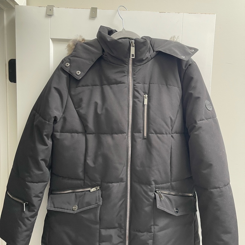 Black Puffer Coat with Detachable HoodFur Trim LIKE NEW Water/Wind Resistant - Picture 4 of 16